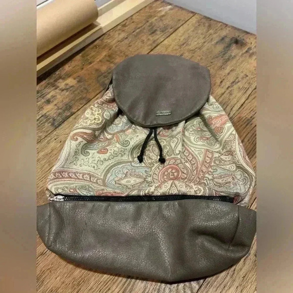 📍 COACHELLA Convertible Backpack with Interchangeable Pocket - Picture 3 of 10